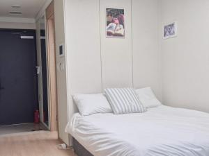 REST, Triple metro line in Chungmuro