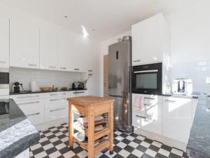 Maisons de vacances Villa familiale en bord de mer avec 6 chambres, WiFi, animaux admis, proche Saint-Brevin-l'Ocean - FR-1-364-170 : photos des chambres