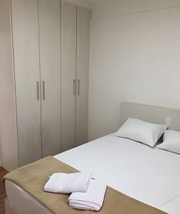 LINDO APARTAMENTO NA QUADRA DA PRAIA EM SANTOS