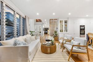 Coastal Luxe - Hampton inspired