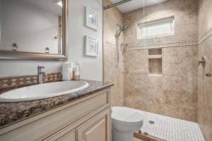 Elegant, Marsh-Front 5-Bed, 4-Bath Home, Sleeps 12