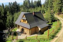 Domek drewniany w górach