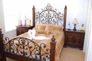 Executive Vacation Home Near Disney – Perfect for Large Families!