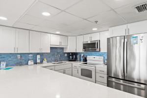 Watercrest Waves! Beachfront 2BR2BA condo, Sleeps 8, Stunning Gulf Views!