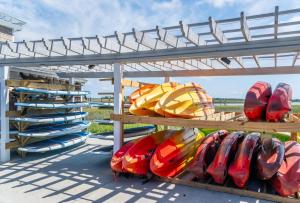 Beautifully Updated, Dog Friendly 4-Bed, 4-Bath Home near Beach