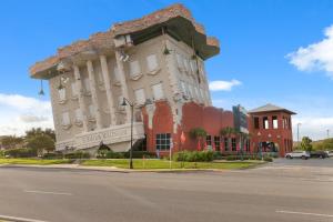 Large Balcony! Gulf Front Master Suite! Many Amenities On-Site!