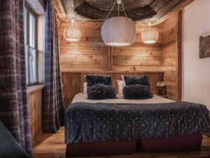 Chalet Savoyard Élegant à Val-dIsère - FR-1-844-7