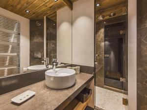 Charme alpin sous les toits de Val dIsère - FR-1-844-9