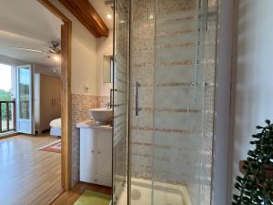 Villas Maison familiale avec piscine privee et animaux admis a Saint-Mesmin - FR-1-839-10 : photos des chambres