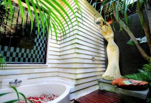 Bougenville 4 BR Villa Seminyak CYN
