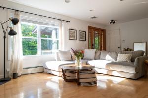 Stylish Catskills Escape Near Town & Trails