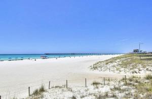 Beachfront Bliss Awaits: 2-Bed, 2-Bath Condo at Sterling Reef - Sleeps 6!