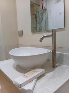 Condo in Pasay 12th flr studio unit-near MOA, PICC