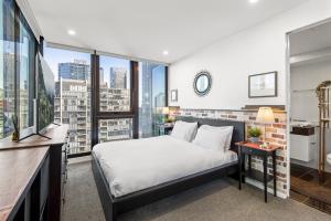 Chic 2-Bed Apartment with Balcony in Southbank