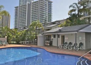 Luxury 3BR Tower Views & Elegance Surfers CBD