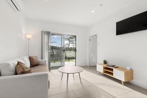 Modern 1 Bed Apartment - 6 Min walk to beach