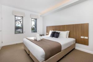 Modern 1 Bed Apartment - 6 Min walk to beach