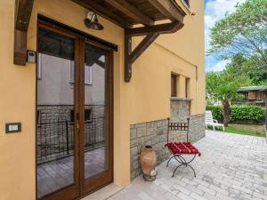 Chic Apartment with Outdoor Serenity