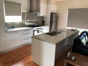 Lbarza Stylish 3BR Central Serviced Apartment