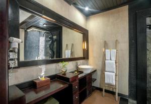 Exquisite 3 BR Villa Seminyak CYN