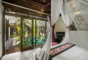 Exquisite 3 BR Villa Seminyak CYN