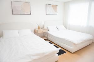 New open sale Haebangchon stay Itaewon Myeongdong Hongdae Insadong Gyeongbokgung palace