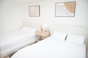 New open sale Haebangchon stay Itaewon Myeongdong Hongdae Insadong Gyeongbokgung palace