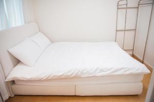 New open sale Haebangchon stay Itaewon Myeongdong Hongdae Insadong Gyeongbokgung palace