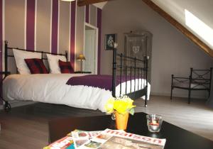 B&B / Chambres d'hotes Chambres d'hotes Dinan : Chambre Double avec Salle de Bains Privative