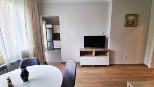 No X - Sofia top center