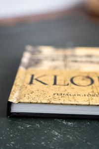 Ljus etagevåning med havsutsikt i gamla Borstahusen