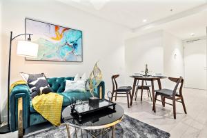 Lavish 2-Bedroom City Apartment with Pool, Sauna, Gym