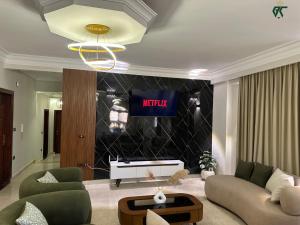 SKY LOUNGE by BC residence