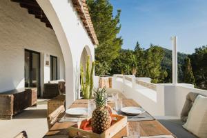 Casa Zita Mar - Ibiza style villa, near the beach of Cala Llonga and with fantastic sunset views