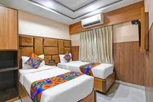 FabHotel The Crystal - Near New Market