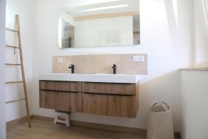 Maisons de vacances La Guillemat - Calme - Central - Wifi - Vue : photos des chambres