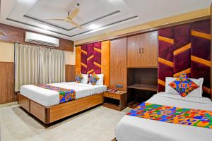 FabHotel The Crystal - Near New Market