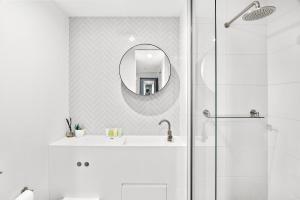 Lavish 2-Bedroom City Apartment with Pool, Sauna, Gym