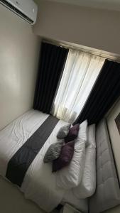 Modern 1-BR Retreat with Pool, High Speed Wifi, Netflix, steps from MOA, Bars, Entertainment, Transport