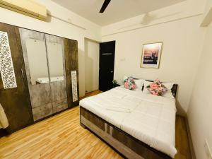 2BHK Service Apartment In Parel Tower