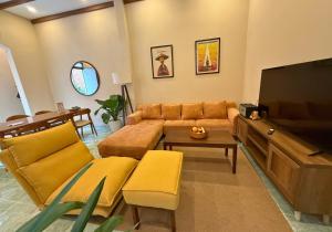 LYLAC Home Saigon TDX - City Center Cosy 4BR Townhouse with Garden in D1