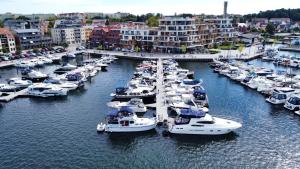 Ferienwohnung am Yachthafen Waren Müritz - 4-star hotels in Waren