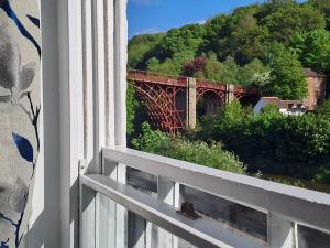 Ironbridge View Townhouse WINNER 2025 UK MOST PICTURESQUE SELF-CATERING HOLIDAY HOME & WINNER SELF-CATERING ACCOMMODATION OF THE YEAR 2025