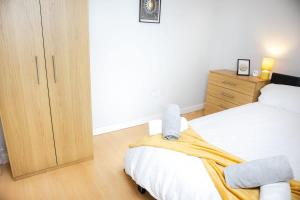 Central 2 Bed Apartment - Leeds City Centre - For Relocators, Professionals
