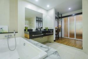 Karon View 2 Bed, 5 Minutes walk to Karon Beach 13