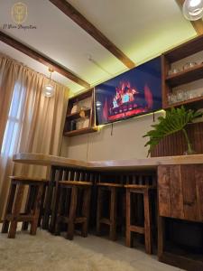 El Nissi Staycation, THE DELUXE CABIN, Enchanted Kingdom