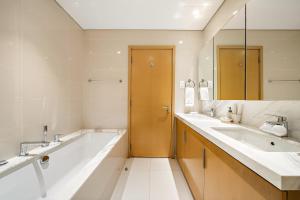 FIRST CLASS 2BR Timeless Vibes & Pool View