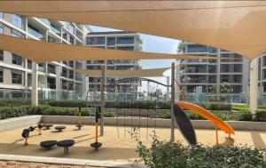 FIRST CLASS 2BR Timeless Vibes & Pool View