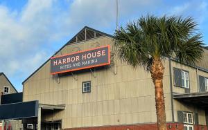 Harbor House Hotel and Marina at Pier 21