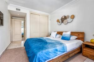 Apartment in Puerto Banus with pool views and parking